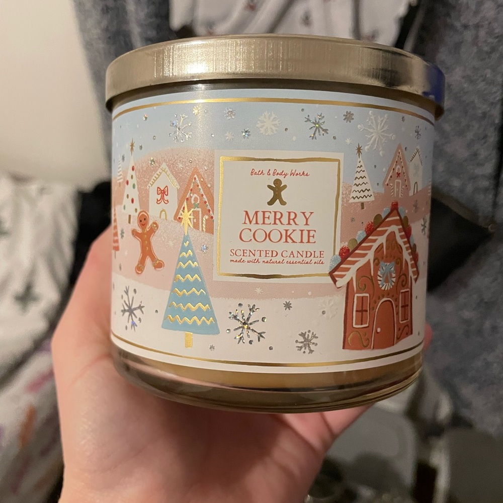 Bath and Body Works 3 wick candle Merry Cookie